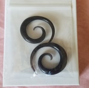 Tapered earrings
